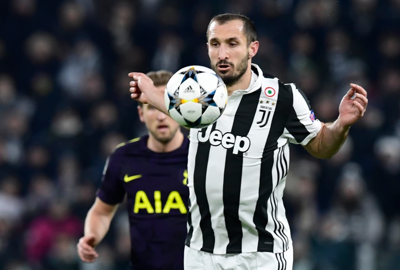 La defensa de Juventus sostuvo el marcador hasta que llegó una jugada clave, una falta en cercanías del área.