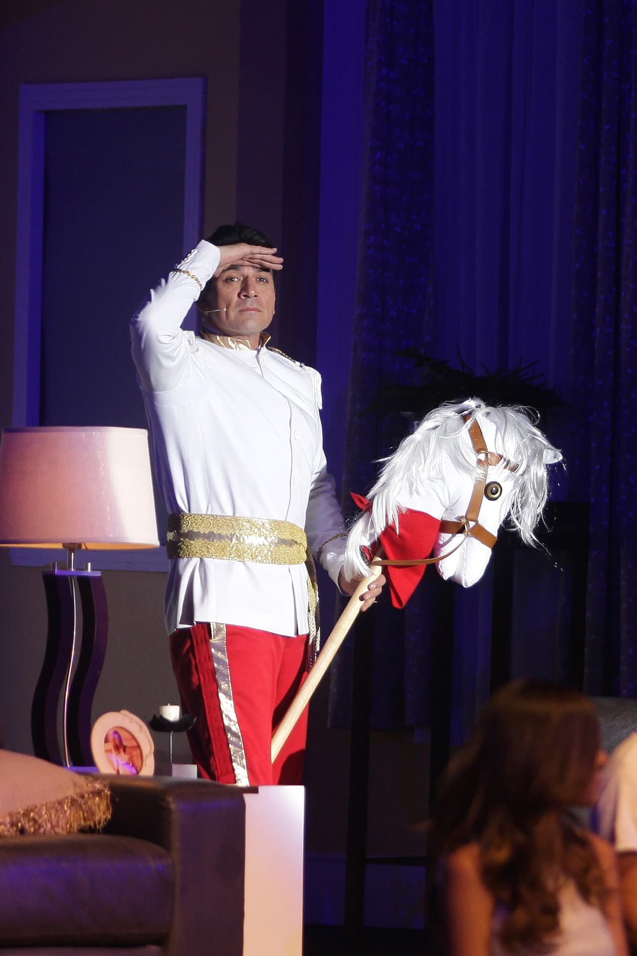 Jorge encarnó a Fernando Lascurain", un empresario viudo ¡con sólo siete hijitos!