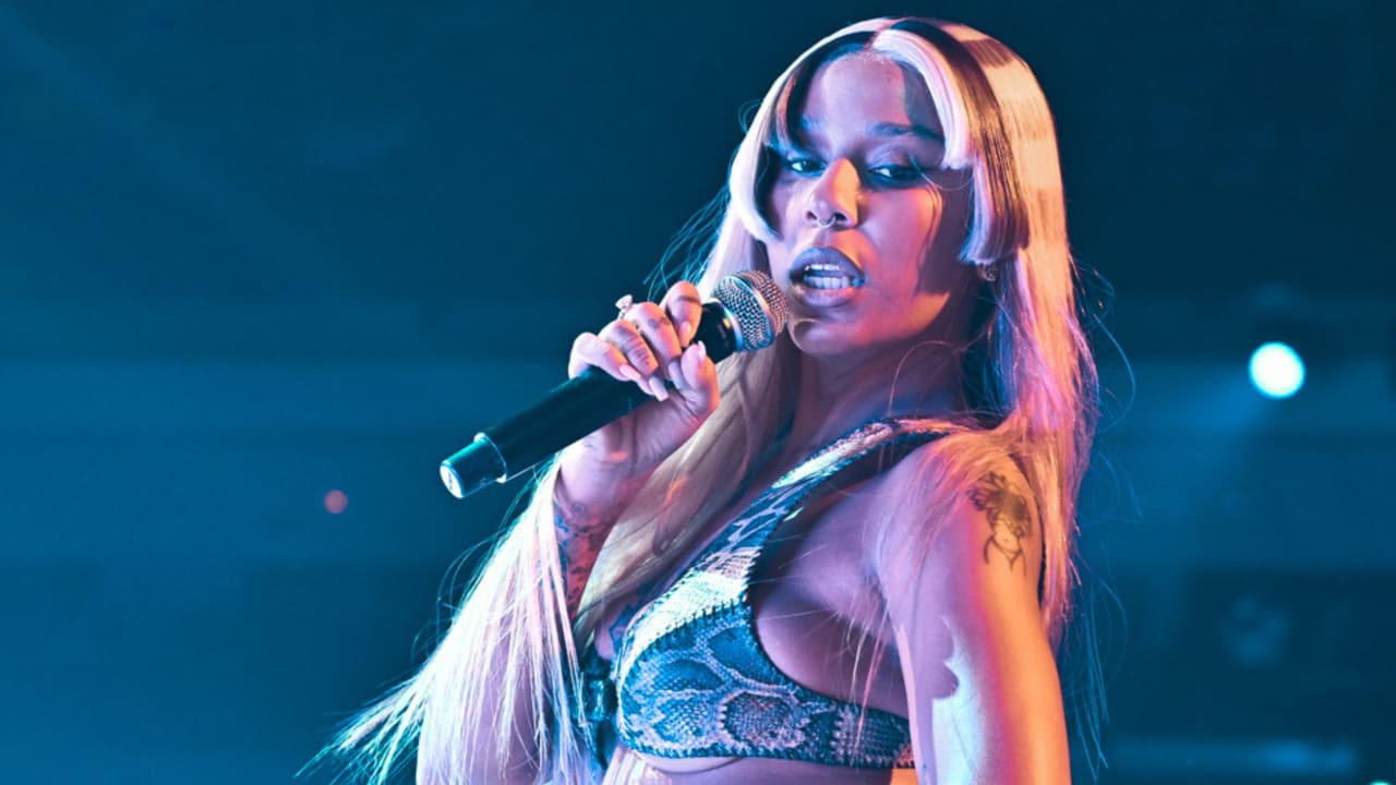 Tokischa pisa por primera vez la tarima de Premio Lo Nuestro con el hit 'Ridin' 