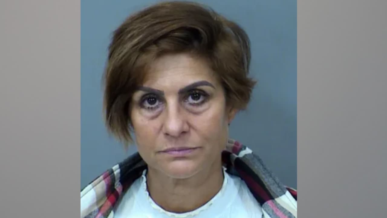 ¡Se le iba el vuelo! Mujer entra a la pista del aeropuerto Sky Harbor en Phoenix para detener el avión