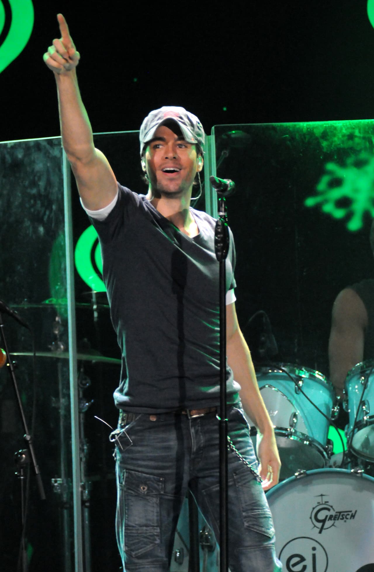 Aunque hay cientos de rumores sobre su vida personal, Enrique prefiere mantener alejados los escándalos de su carrera.