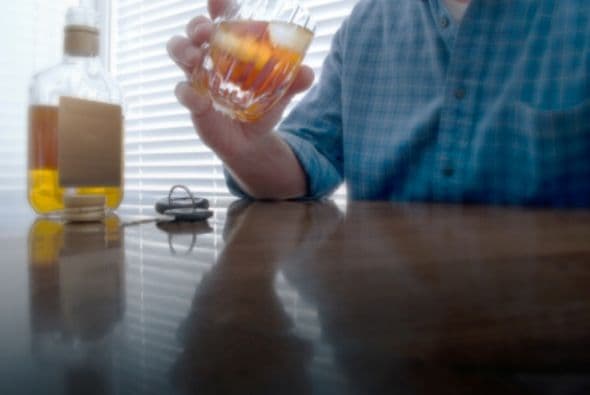 ¿Por qué el consumo de alcohol puede ser más nocivo durante la pandemia del coronavirus?