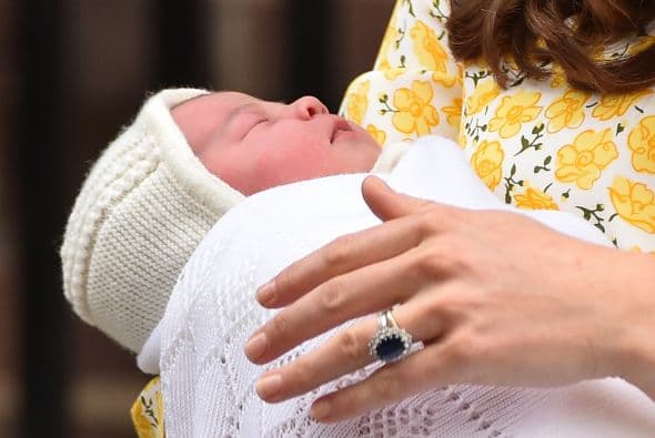 ¡La recién nacida realmente lo está manteniendo despierto!