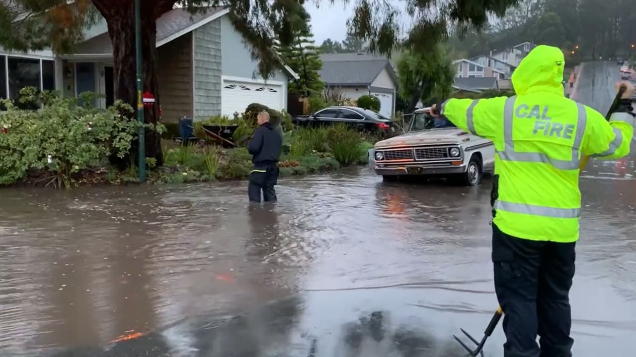 Las lluvias que han azotado esta semana al Área de la Bahía han dejado inundaciones en San Mateo.