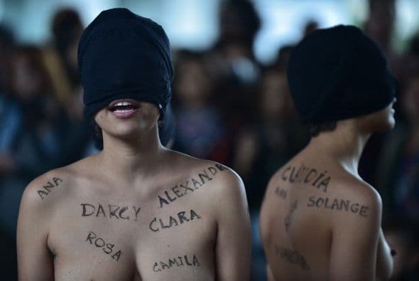 Casi 750 millones de mujeres y niñas se casaron antes de cumplir 18 años, mientras que al menos 200 millones de ellas se han visto sometidas a la mutilación genital femenina.
<br>