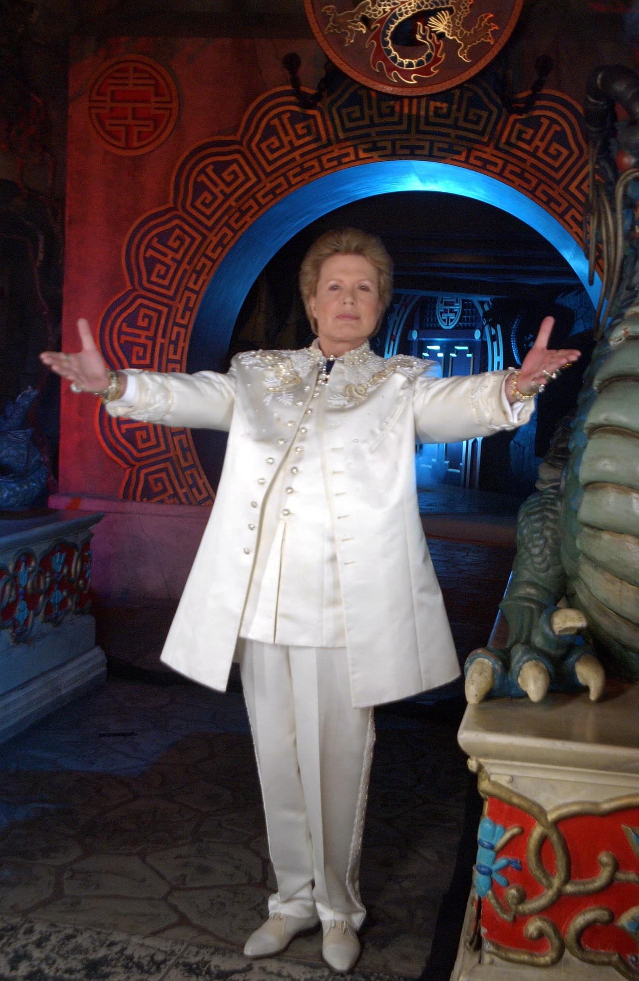 En entrevista con la edición digital del programa 'Dando Candela', su sobrina Dannette Benet comentó:"Aparentemente (Walter Mercado) quiso morir solo, tranquilo, 
<b>sin darnos más dolor, quizás</b>. Estuvimos con él hasta el último momento y, precisamente, unos minutos después que nos fuimos, él fallece".