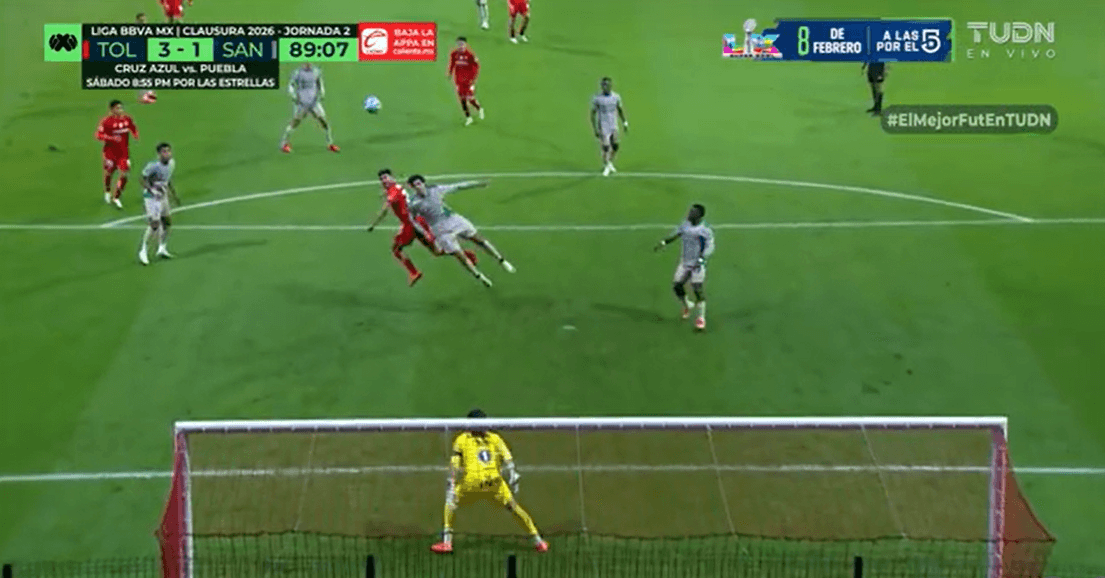 ¡Casi cae el cuarto! Paulinho, a nada de hacer un golazo a lo Van Persie