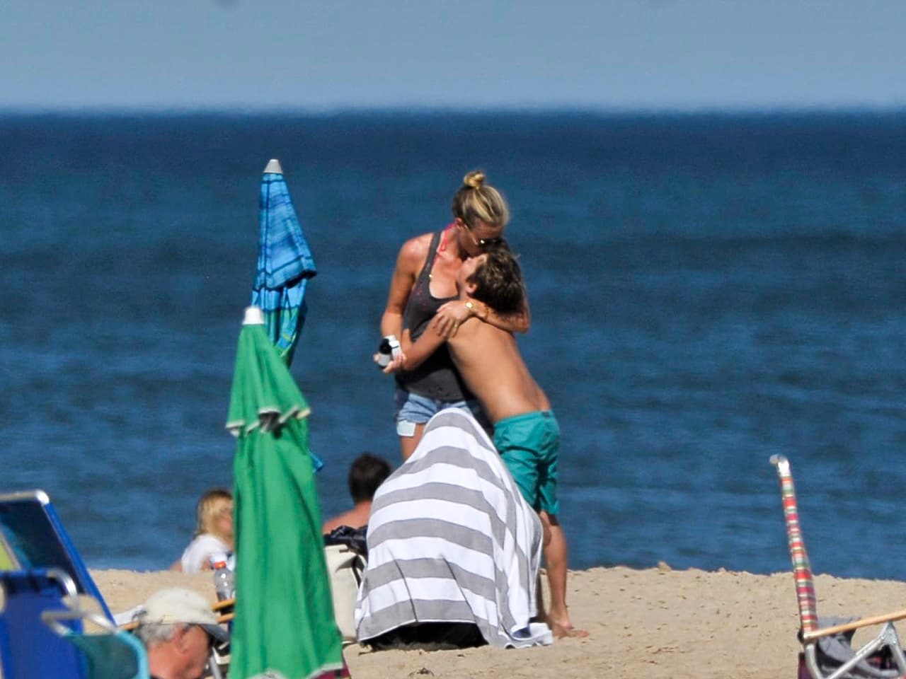 También vimos lo consentido que está el pequeño Moses. ¡Puros abrazotes!