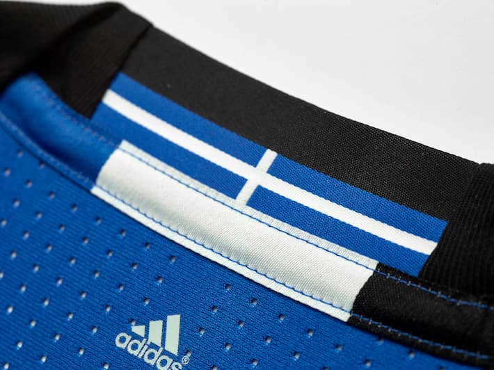 En la parte interna del cuello se esconde la bandera de Quebec.