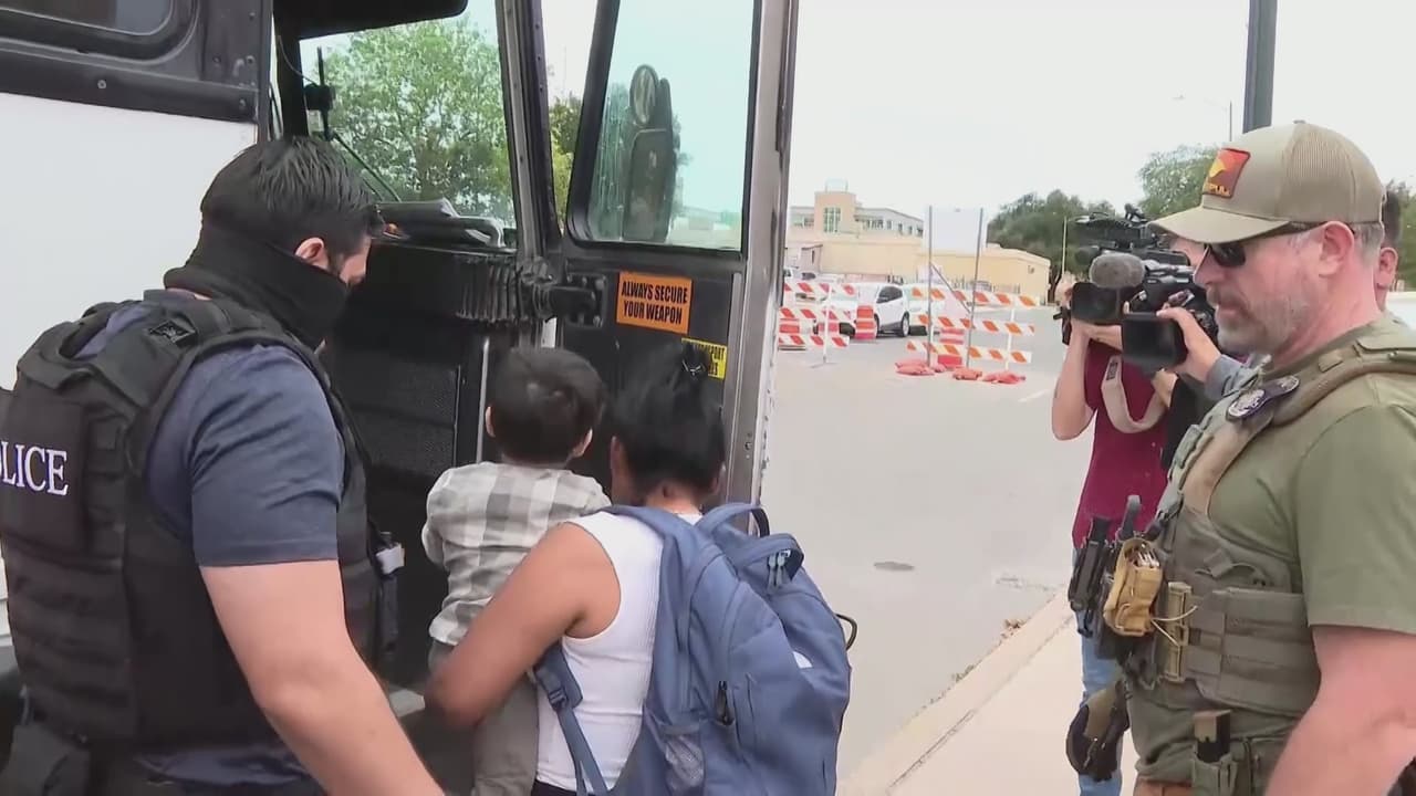 Una madre logra salir de custodia de ICE en San Antonio: la familia viajó desde Nebraska para su cita en corte