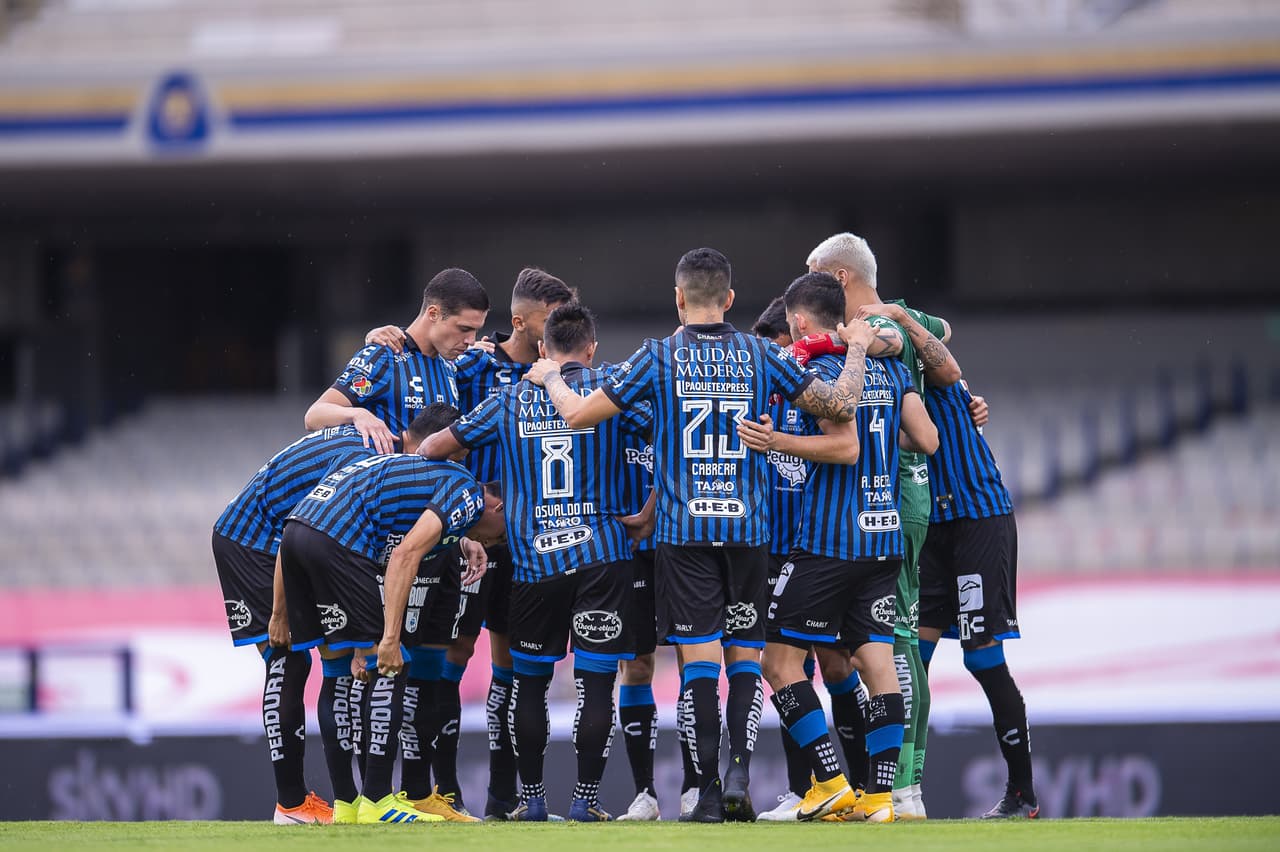 Pumas y Querétaro terminan el encuentro sin goles durante la cuarta Jornada del torneo Apertura Grita México 2021. La escuadra universitaria se quedó con 10 hombres al minuto 89' tras la expulsión de Fabio Álvarez por una patada. Los universitarios se enfrentarán ante Necaxa y los 'gallos blancos' ante Tigres en la próxima jornada.