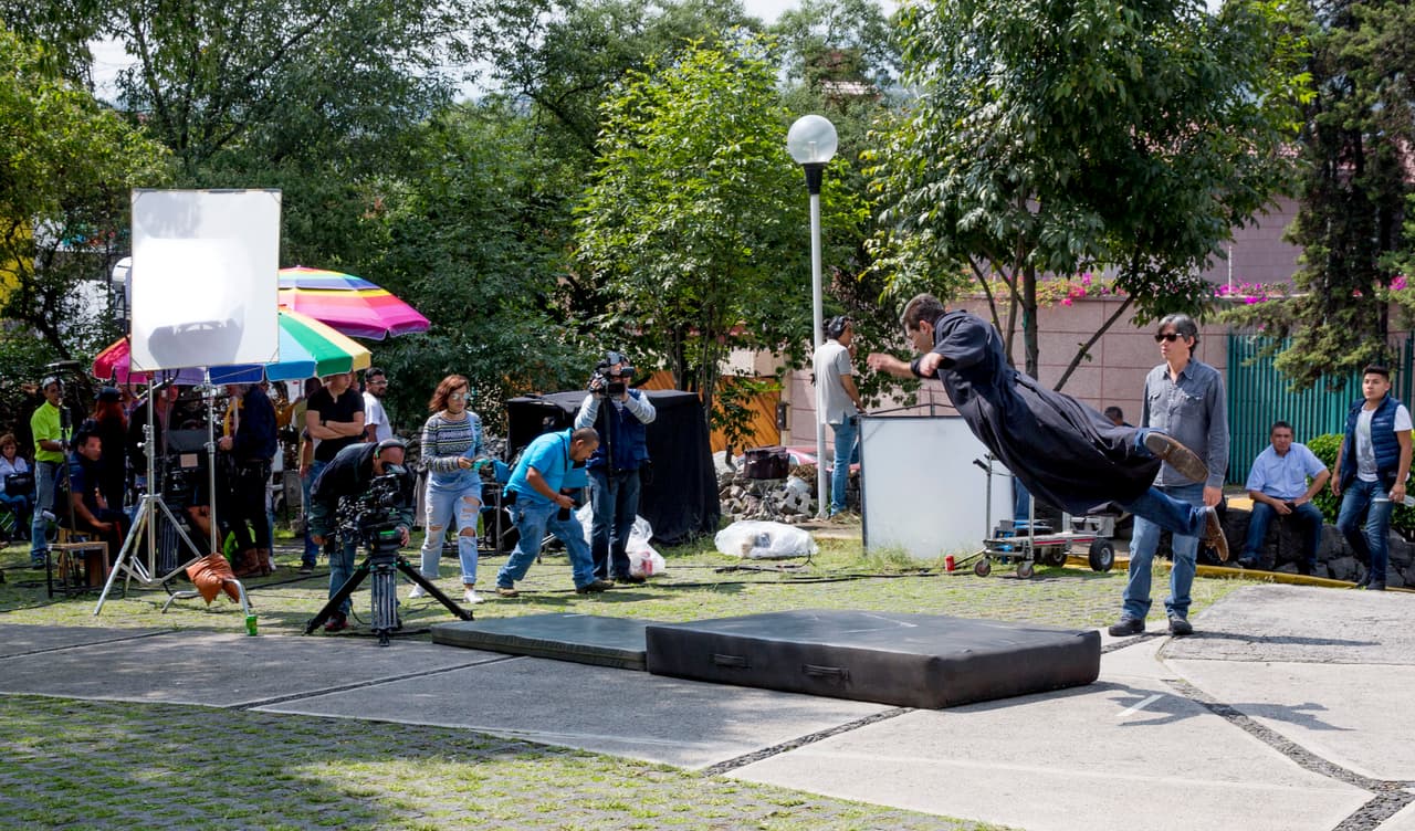 Así volaba el doble del protagonista de "Despertar Contigo".