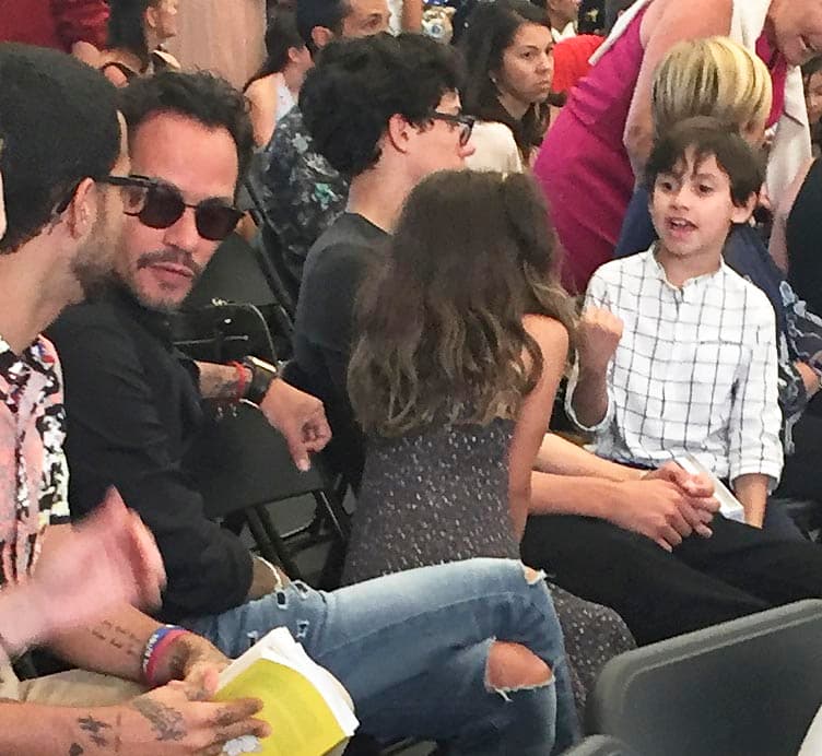 Anthony tiene es el padre de seis hijos de diferentes relaciones: Arianna, los gemelos Max y Emme, Alex, Cristian y Ryan, quien celebra en esta foto su graduación.