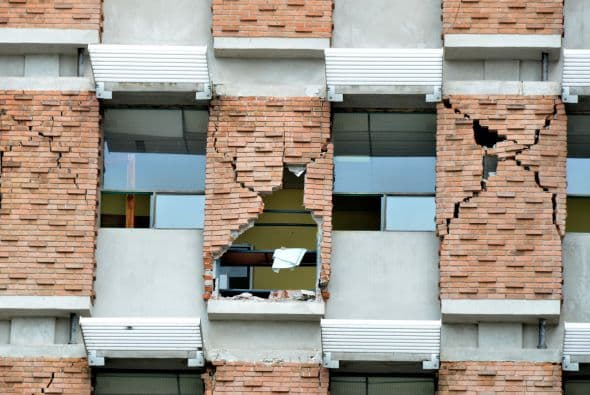 Septiembre 5- Un terremoto de 7.6 grados sacude a Costa Rica, el segundo más fuerte en su historia y con epicentro en la costa del Pacífico. Sólo causa una víctima mortal por infarto, y pocos daños materiales.