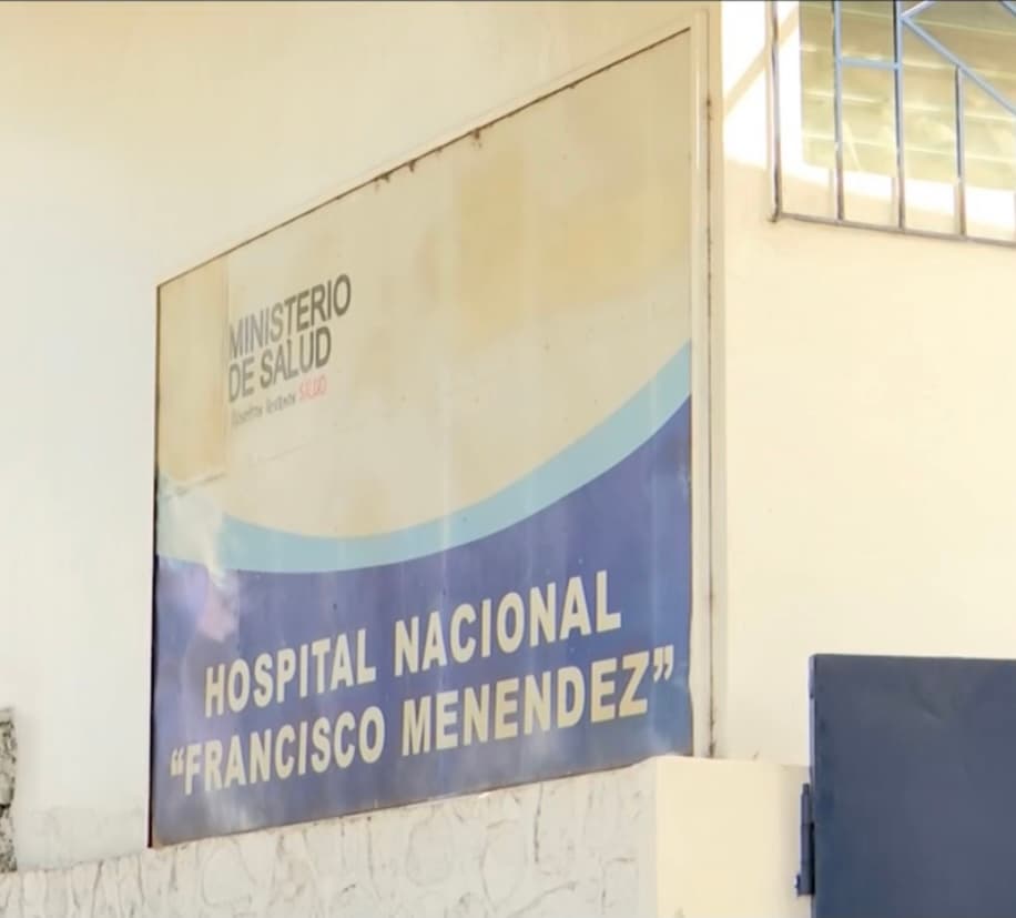 Además, Esmeralda lamenta que nadie en el Hospital Nacional del Departamento de Ahuachapán, donde Jefferson permaneció unos tres meses, le dé la cara para responder sobre lo que le pasó a su hijo,
<b> el cual fue dado de alta de un momento para otro</b> y sin mayor explicación. 
<br>