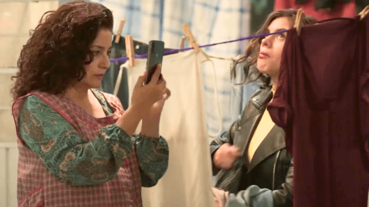 ¡Julia es descubierta robando ropa! | Hermanas, Un amor Compartido | Capítulo 30