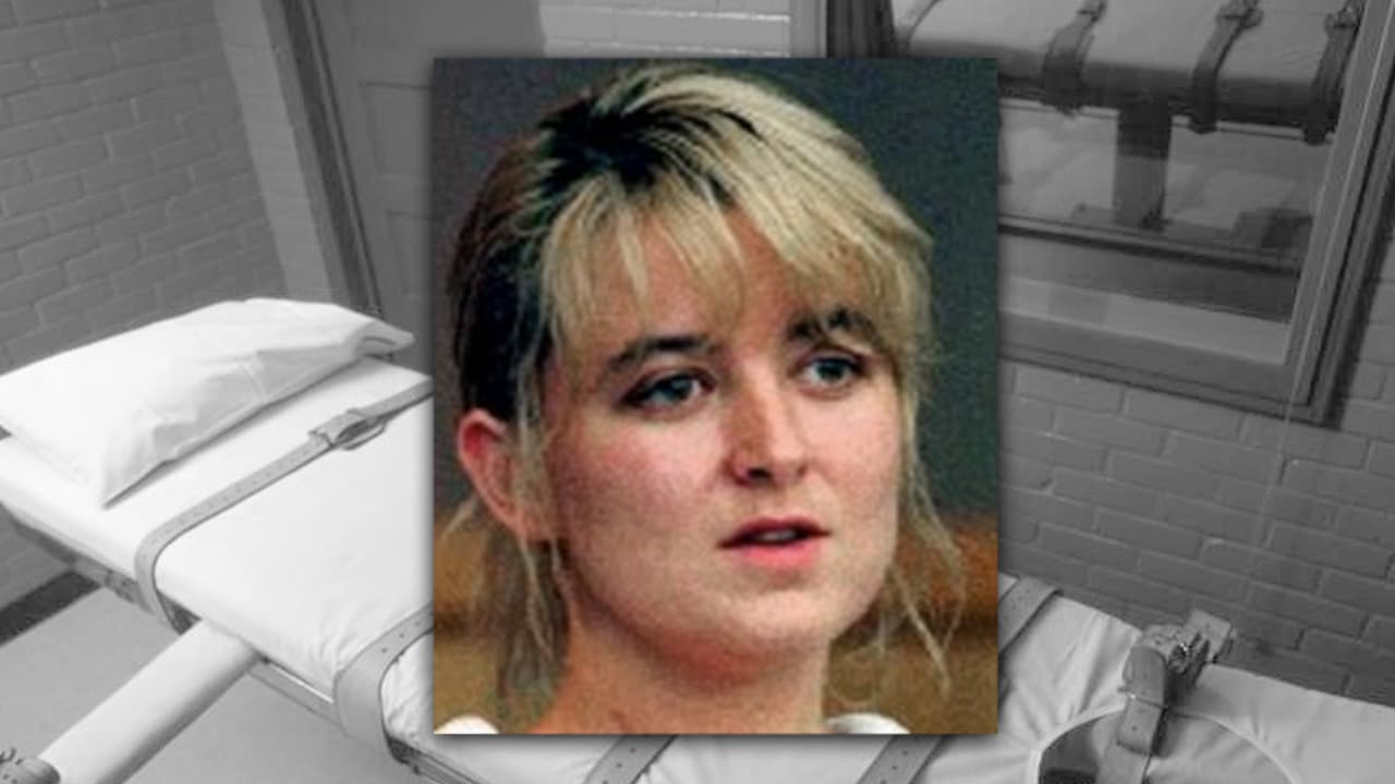 <b>Darlie Lynn Routier</b>, de 49 años, fue sentenciada a la pena de muerte en mayo de 1997 tras haber sido hallada culpable de matar a su hijo menor, aunque también mató a otro de sus tres niños a puñaladas mientras dormían en la casa de la familia, cerca de Dallas. La convicta declaró que un intruso se había metido en la vivienda y había atacado a sus dos pequeños y a ella. Las autoridades descubrieron que su historia era un invento y que ella los apuñaló y se causó las heridas a sí misma. “Los fiscales describieron a 
<b>Routier</b> como una mujer malcriada y materialista con deudas sustanciales, mala calificación crediticia y poco dinero en el banco que temía que su estilo de vida de clase media estaba a punto de terminar”, se lee en los documentos judiciales.
