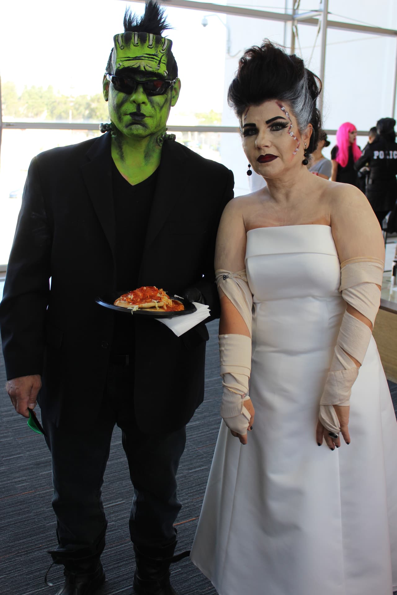 El equipo de Univision Los Angeles festejó Halloween a lo máximo y la gran fiesta contó con la presencia de personajes de la talla de Pitbull, Paquita la del Barrio, Donald Trump y hasta El Chapo.