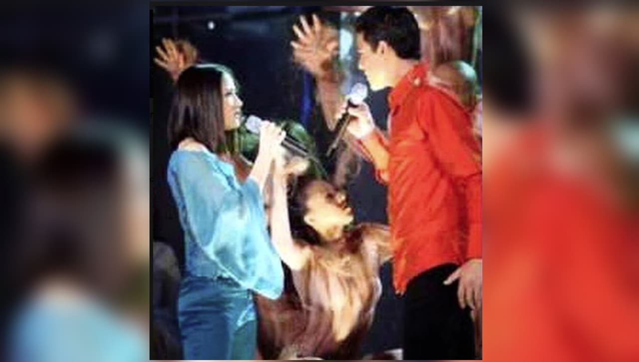 En esta imagen donde aparecen los dos juntos en el escenario, escribió: "Inolvidable aquel día que entraste al foro de los Estudios Churubusco; apenas ensayábamos para lo que sería nuestro primer concierto de 'La Academia', te habían cortado tu cabello largo hasta los hombros. 
<b>Eras como una muñequita</b>. Mi corazón aún adolescente se congeló por 
<b>tu belleza única</b>. Después descubríria también la belleza de tu alma [...]".