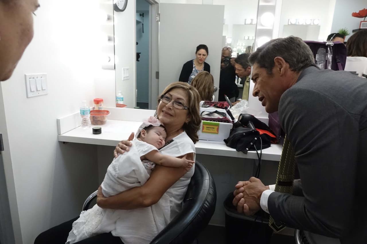 El tío Johnny no podía esperar para saludar a la princesa.