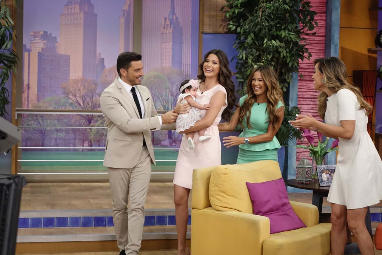 ¡El gran momento llegó! Ana entró con Giulietta entre sus brazos.