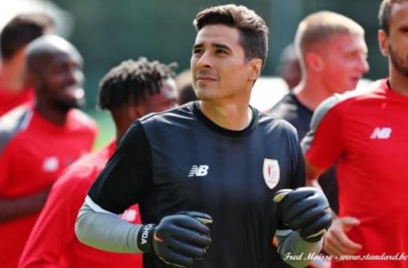 Ahora, Guillermo Ochoa luce una nueva imagen, compartida por su club Stardand Lieja durante un entrenamiento. Todo esto, dentro de los cambios del 'Memo'.