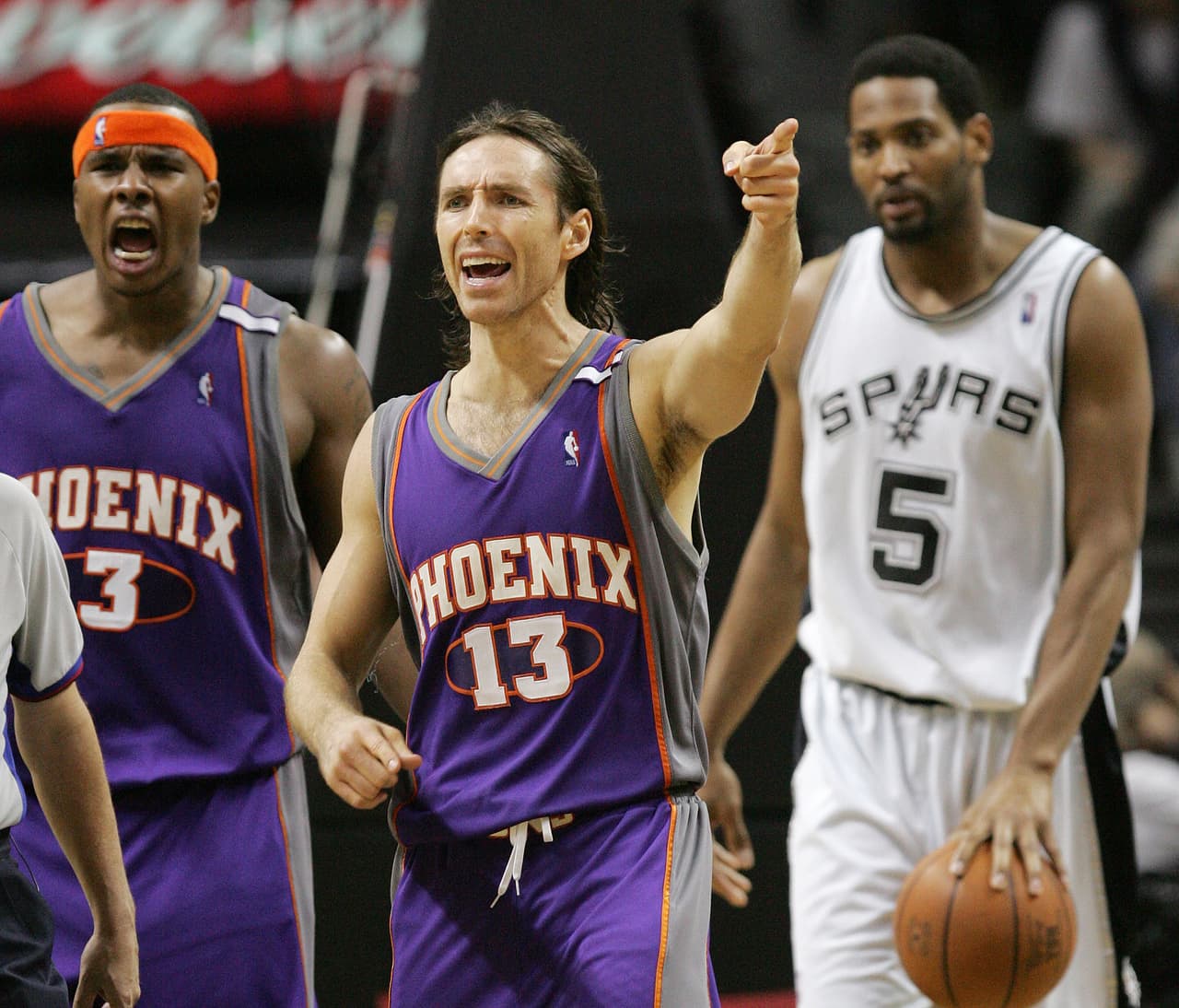 Steve Nash #13. Marcó una época con los Phoenix Suns; es considerado uno de los mejores 10 bases de la historia de la NBA.
