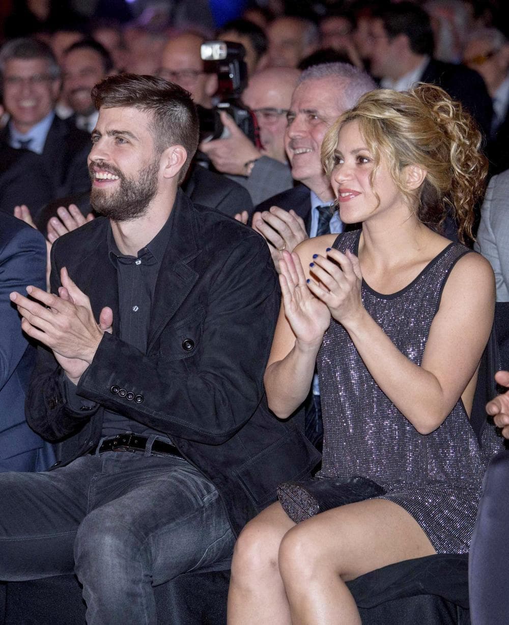 Por otra parte, Shakira entra en su ciclo personal cinco que es uno de los más interesantes dentro de su clave numerológica puesto que implica una evaluación o análisis de lo que ha sido su vida hasta ahora. Hacia mediados de año y relacionado con el ciclo de los eclipses existe una disposición algo complicada en su Carta Natal asociada con su vida sentimental en la que se aprecia un ciclo indefinido de separaciones o tensiones sentimentales. ¿Significará esto que para esa fecha se haya disuelto la hermosa relación entre Shakira y el famoso jugador Piqué con quien tiene dos hijos?