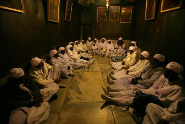 El Papa, que realizó hace tres meses una histórica visita a Gran Bretaña, concluyó su mensaje radiofónico deseando "una feliz Navidad" a los oyentes.