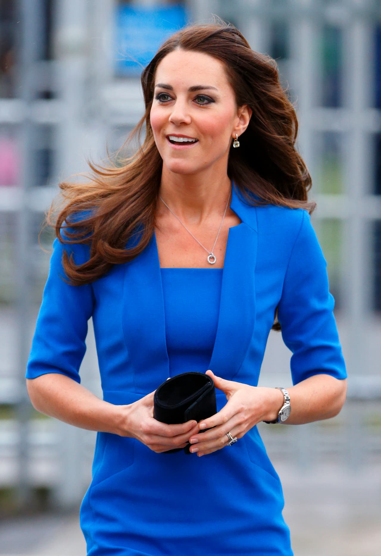 Kate Middelton no pierde el estilo sin importar que el viento juegue con su pelo.