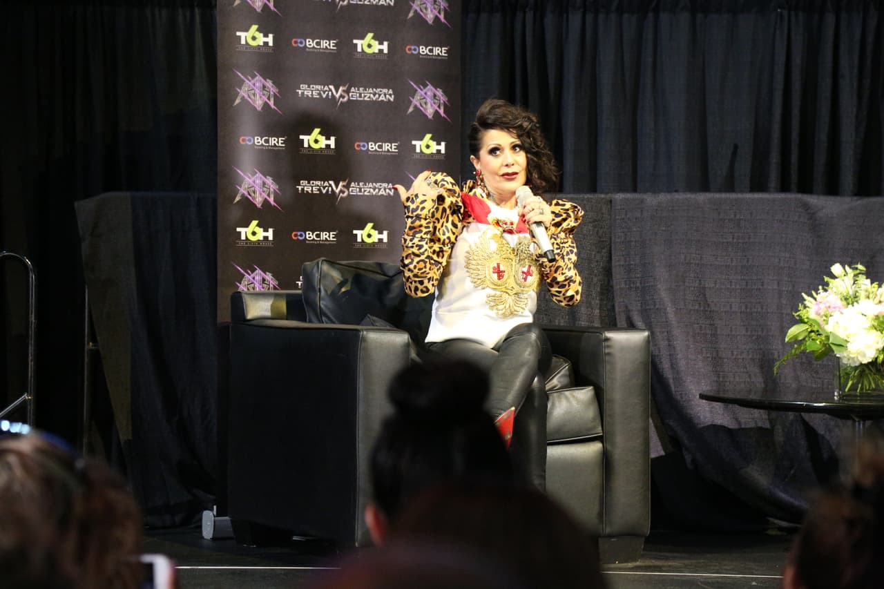 Alejandra Guzmán y Gloria Trevi respondieron a las preguntas de los medios que se dieron cita en la ciudad angelina para platicar acerca de su gira 'Versus'.