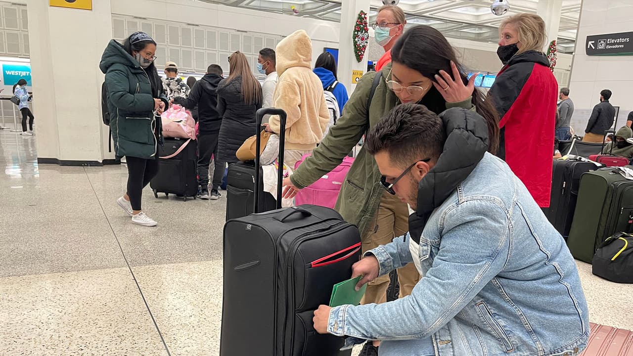 La cantidad de personas viajando en los aeropuertos de 
<a href="https://www.univision.com/local/houston-kxln/">Houston</a> aumentó significativamente por la temporada de fiestas que recién termina.