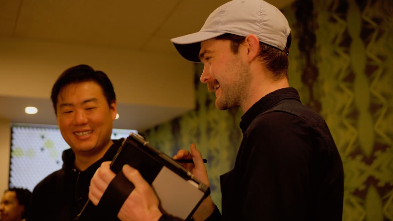 Además, dentro del local, personal asiste a quienes van para saber qué tipo de producto de marihuana es el que pueda gustarles más.