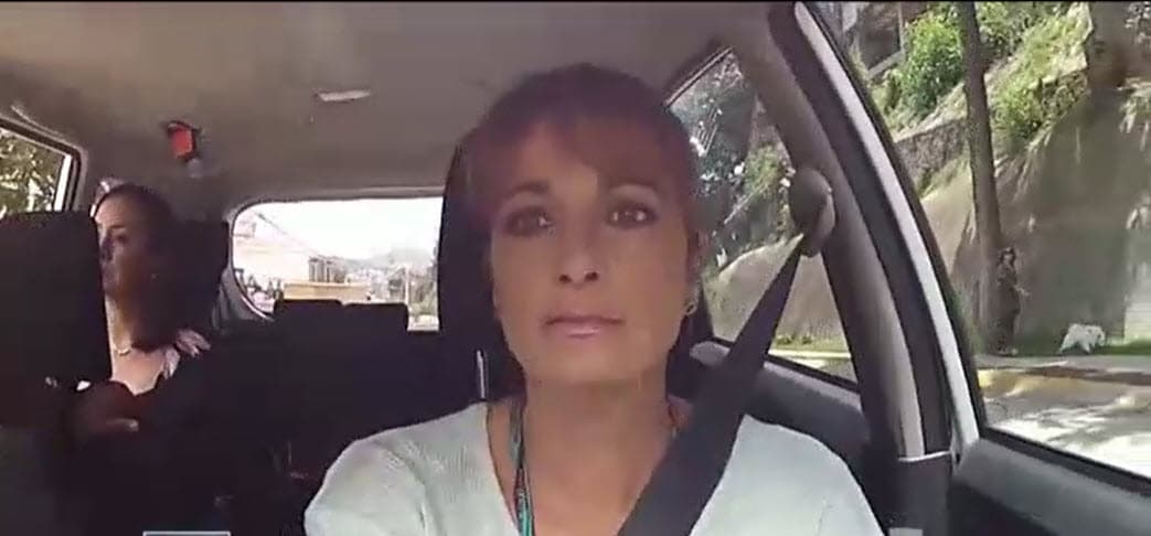 La actriz de clásicos como 
<b><a href="https://www.univision.com/shows/univision-en-netflix/maria-la-del-barrio-video" target="_blank">María La del Barrio</a></b> narró qué le dejó el ser chofer. "Estoy muy agradecida porque
<b> <a href="https://www.univision.com/famosos/alejandra-procuna-aun-no-resuelve-el-robo-de-su-coche-video" target="_blank">me dio muchísimo como ser humano</a></b>: crecer, enfrentar y saber que en la vida podemos apasionarnos por algo y también lo más importante es ganar el día a día". 
<br>