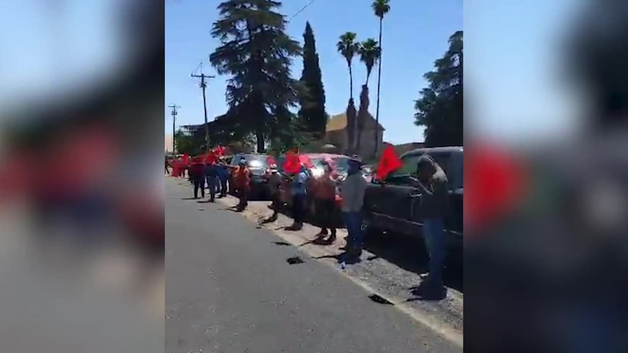 Más de 200 campesinos realizan paro laboral en protesta por reducción en el precio del 'bote' 