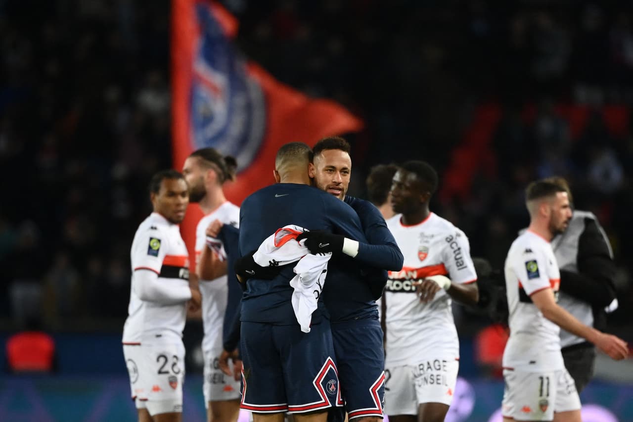 El PSG goleó al Lorient gracias a los dobletes de Neymar y Mbappé, así como otro tanto de Messi.