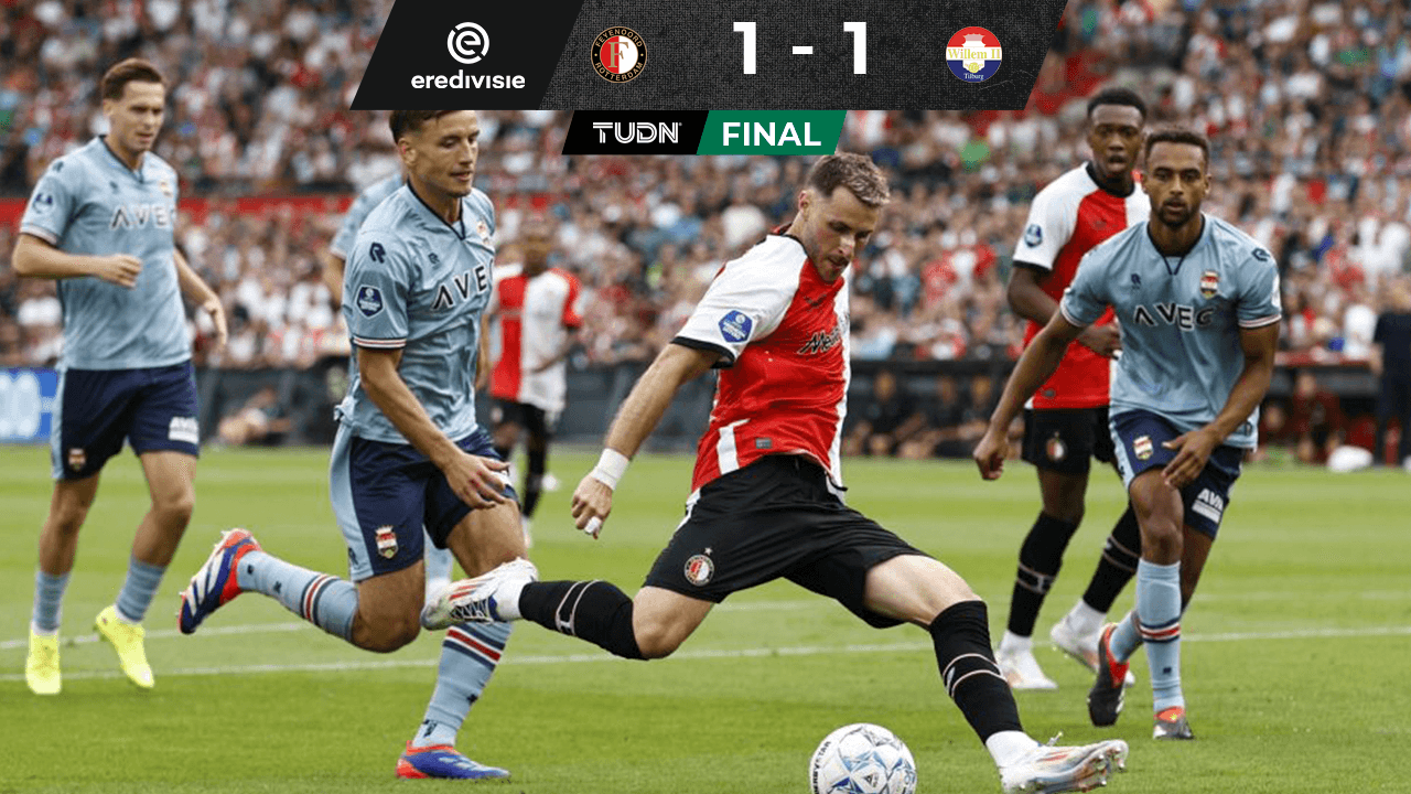 Santiago Giménez inicia la temporada del Feyenoord con asistencia