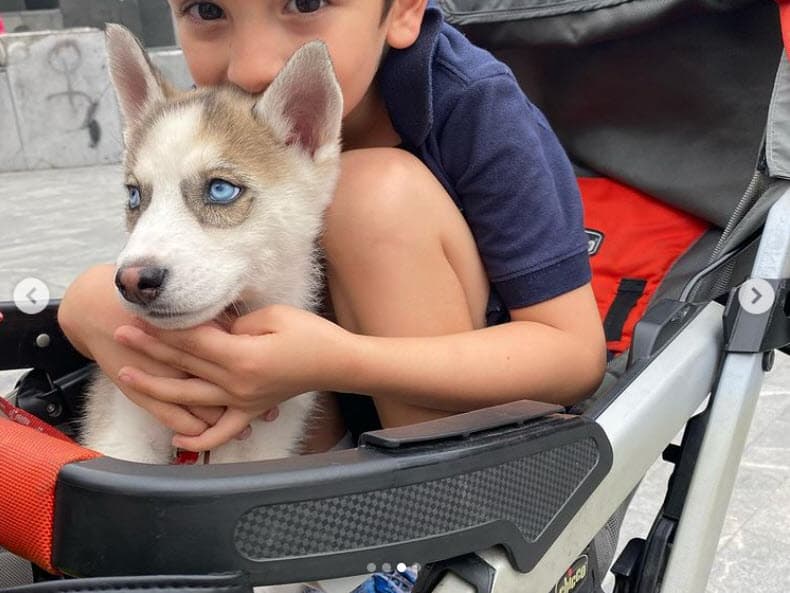 "El día en que yo me enteré, él estaba conmigo entonces medio escuchó", contó, "yo
<b>intenté distraerlo</b>, pero al final pues sabía".
<br>