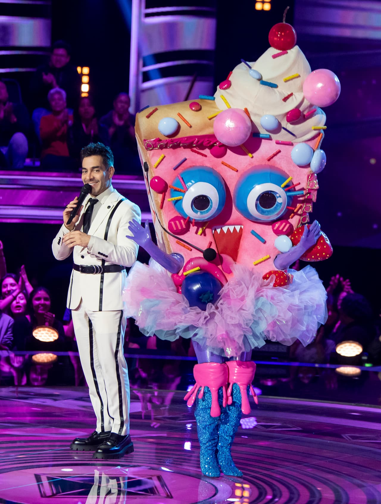 De la pastelería llegó Pastelito, un personaje muy dulce y tierno.