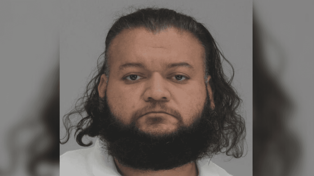 Jesús Espinoza quedó preso en la Cárcel del Condado Dallas.