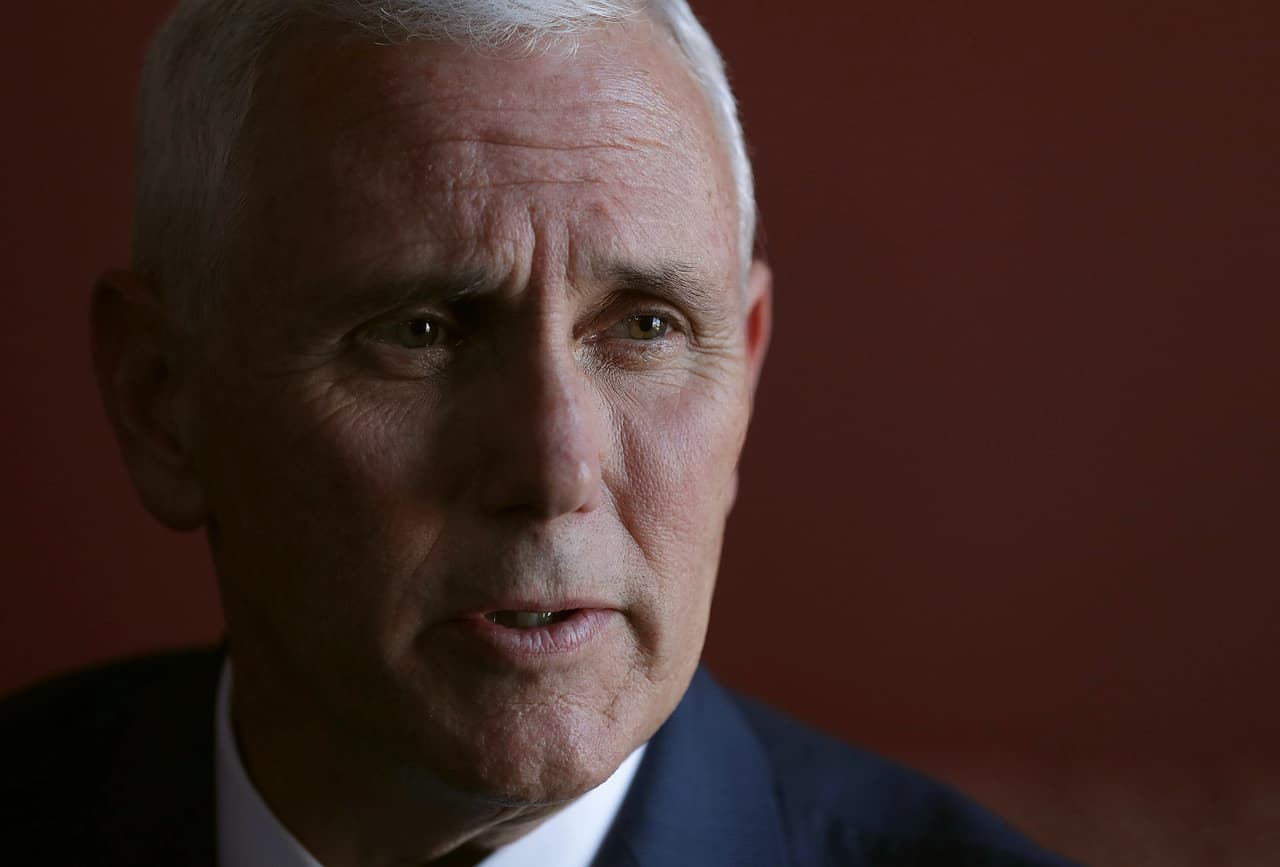 Cuando Mike Pence era gobernador de Indiana NO firmó un proyecto de ley para encarcelar a quienes solicitaran casarse con personas del mismo sexo