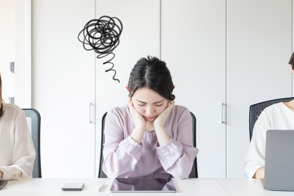 Se supone que tienes todas las soluciones y que frente a ti todos se sienten impresionados. Cuando eso no lo consigues es motivo de gran frustración –vemos aquí la gran diferencia con otros signos, por ejemplo Virgo, a quien no le gusta llamar la atención y pasar más bien inadvertido en un medio social.