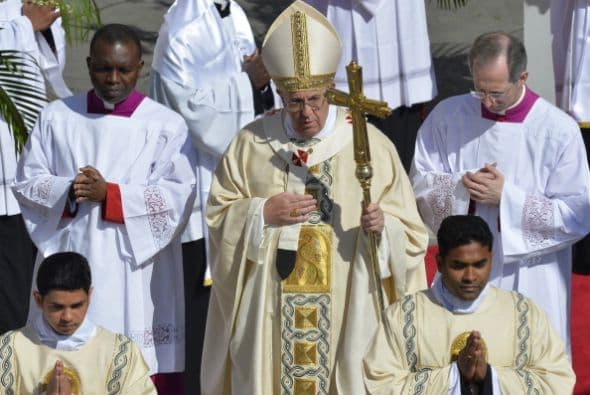 - 600: los sacerdotes que se encargarán ese día de repartir la comunión.