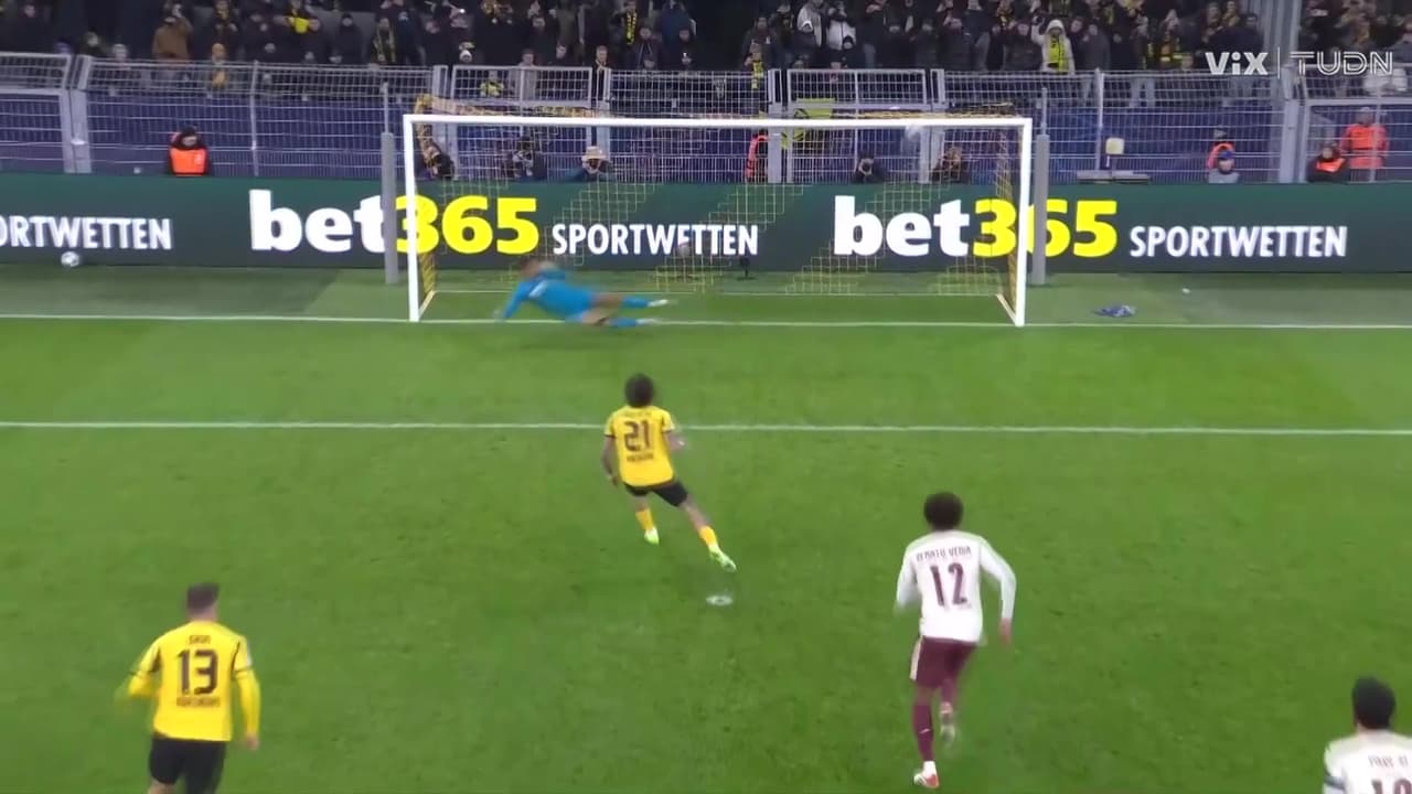 ¡El oso de la jornada! Silva tuvo el 4-0 desde el penal y revienta el travesaño