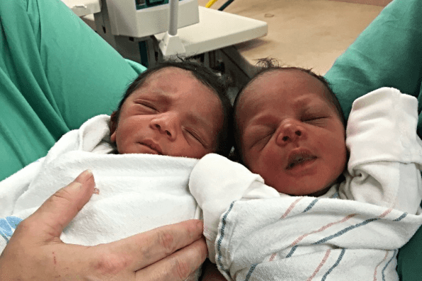 Madre da a luz a gemelas en plena estación de metro de Chicago