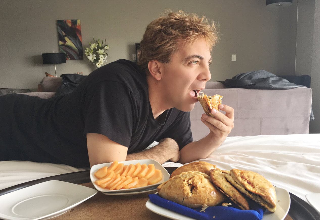 Aunque ha sido criticado por algunos medios y por sus fans, a Cristian parece no importarle.