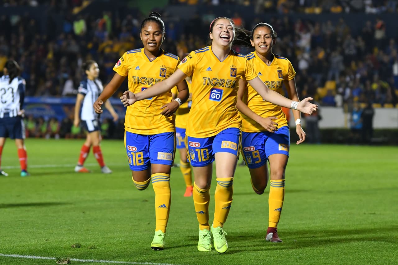 Apenas corrían los 22 minutos de partido cuando las felinas dieron el primer zarpazo para beneplácito de su entusiasta afición.