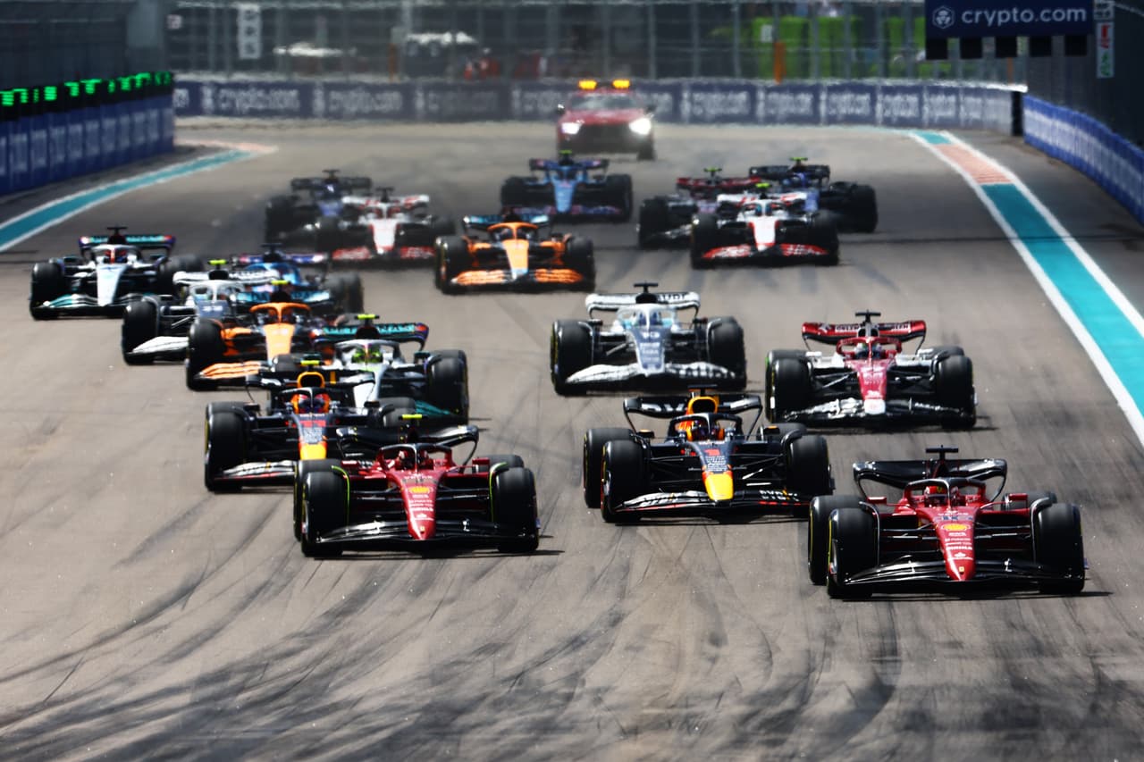 Max Verstappen ganó el primer Gran Premio de Miami, por delante de Charles Leclerc y Carlos Sainz: Checo Pérez fue cuarto.