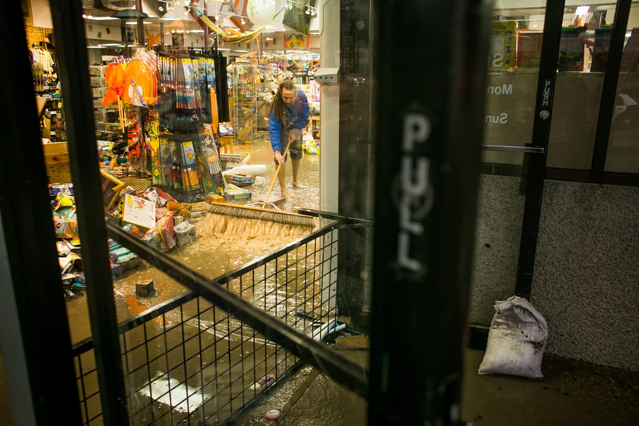 Algunas zonas de la ciudad quedaron bajo el agua luego de intensas lluvias.