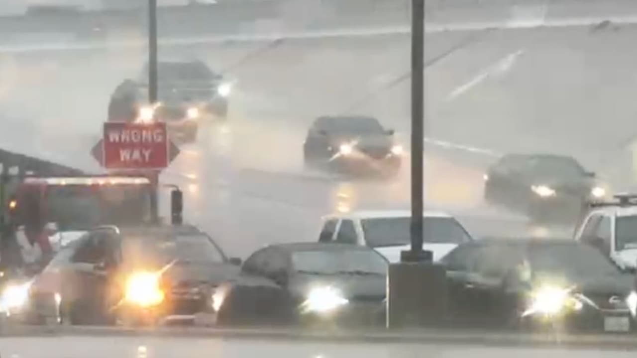 El tráfico en Austin a las 8:00 am entre fuertes lluvias, vientos y niebla.